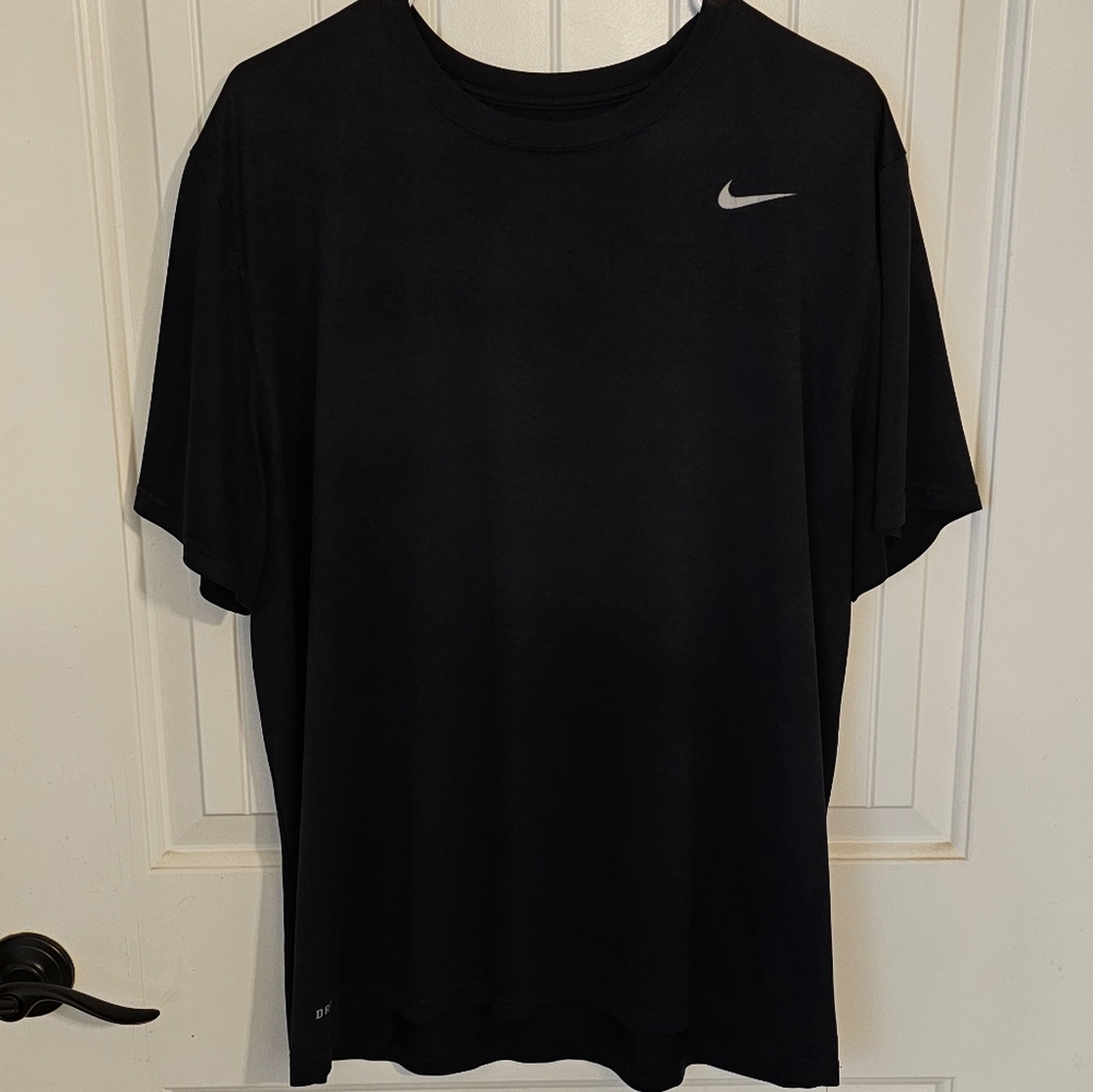 Nike Men's Black Short Sleeve Tee